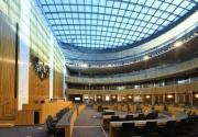 Seitenansicht Nationalratssaal mit Glaskuppel