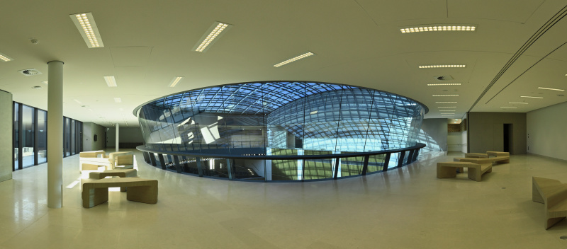 Plenarium mit Glaskuppel