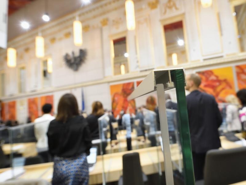 Abstimmung im Sitzungssaal