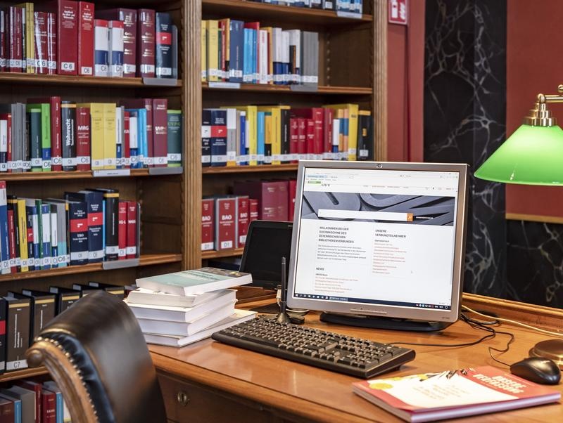 Terminal mit der Suchmaschine des österreichischen Bibliothekenverbundes