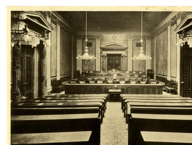 Blick in den leeren Sitzungssaal des Bundesrates
Die Karte ist nicht beschriftet, frankiert oder gestempelt.