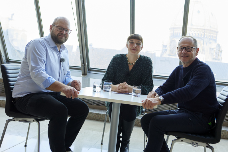 Politik am Ring - im Gespräch von links: Christoph Seebacher Parlamentsdirektion, Moderatorin, Gerald Groß Moderator