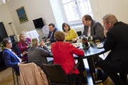 Aussprache. Österreichische Delegation unter Vorsitz von Bundesratspräsidentin Korinna Schumann (SPÖ) (Mitte)