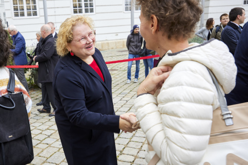 Öffnung der Tore, Bundesratspräsidentin Korinna Schumann (SPÖ)