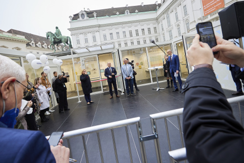 Eröffnung von Parlament on Tour , von links: Bundesratspräsidentin Korinna Schumann (SPÖ), Nationalratspräsident Wolfgang Sobotka (ÖVP), Dritter Nationalratspräsident Norbert Hofer (FPÖ)