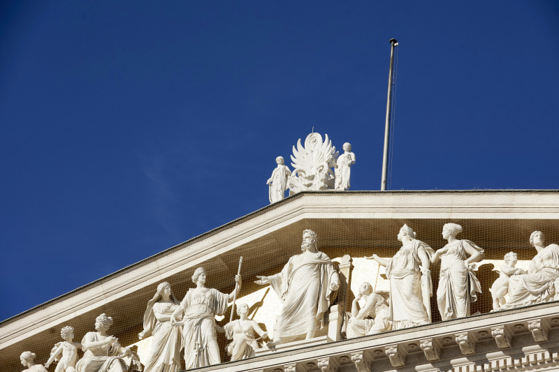 Parlamentsgebäude. Dachgiebel