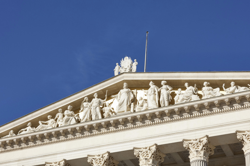 Parlamentsgebäude. Dachgiebel