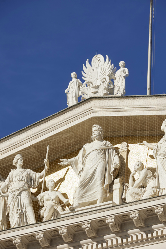 Parlamentsgebäude. Dachgiebel