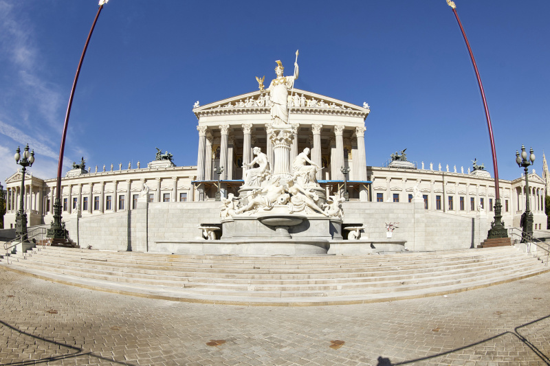 Parlamentsgebäude mit Pallas Athene Brunnen