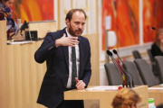 Am Rednerpult: Nationalratsabgeordneter Nikolaus Scherak (NEOS)