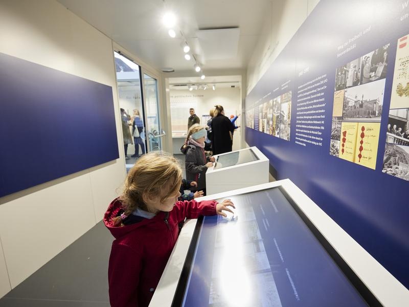 Besuch der Wanderausstellung Parlament on Tour