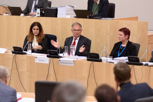 Von links: Expertin Monika Köppl-Turyna, Experte Markus Marterbauer - AK Wien am Wort bei der Fragebeantwortung, Expertinn Margit Schratzenstaller-Altzinger - WIFO