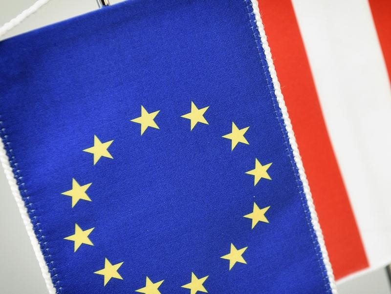 Tischfahnen im Büro des Nationalratspräsidenten