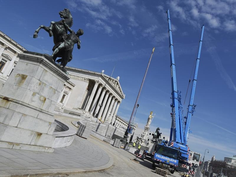 Demontage zweiter Fahnenmast