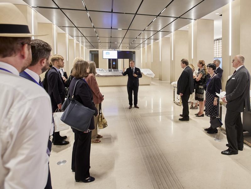 Nationalratspräsident Wolfgang Sobotka (ÖVP) führt durch die Baustelle - Agora - Besucherzentrum