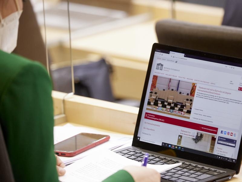 Blick auf einen Laptop