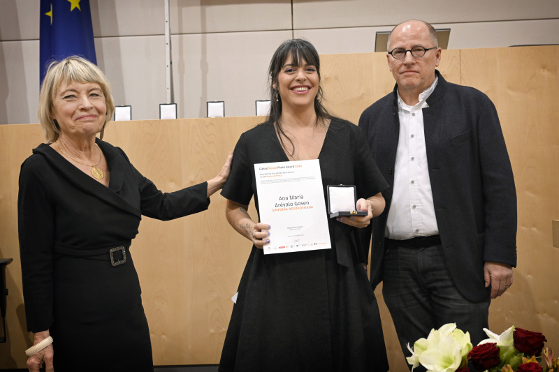 Von links: Gisela Kayser, Preisträgerin Ana María Arévalo Gosen, Klaus Lorbeer