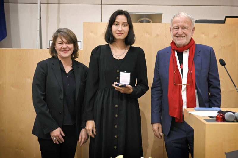 Von links: Florence Drouhet, Preisträgerin Mary Gelman, Gerd Ludwig