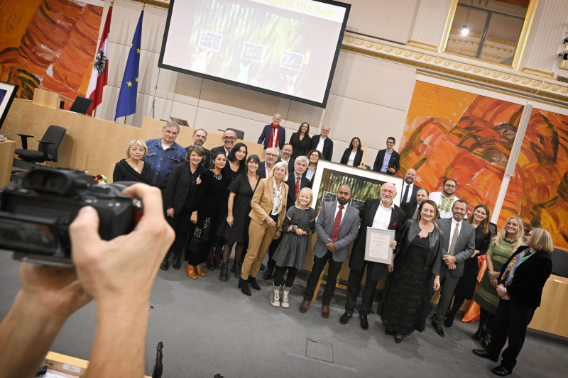 Gruppenbild mit Preisträger:innen und Jurymitgliedern