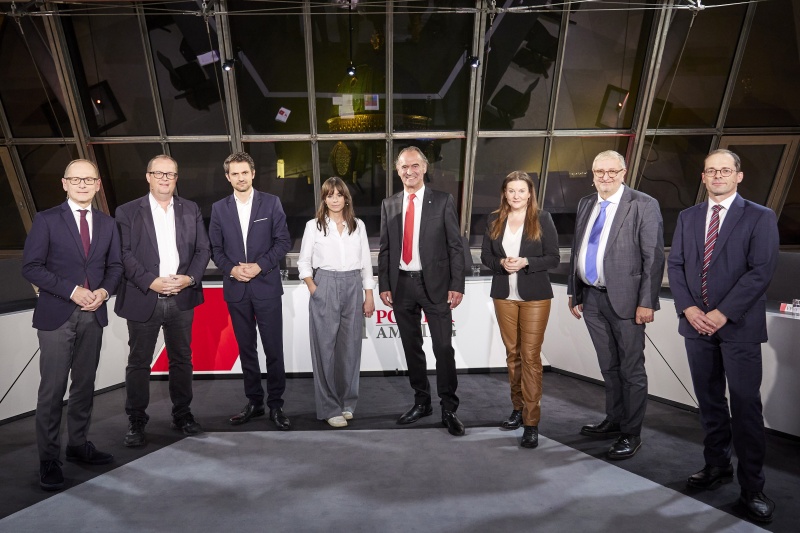 Von links: Moderator Gerald Groß, Nationalratsabgeordneter Hubert Fuchs (FPÖ), Nationalratsabgeordneter Jakob Schwarz (GRÜNE), Katharina Mader Arbeiterkammer Wien, Nationalratsabgeordneter Gabriel Obernosterer (ÖVP), Nationalratsabgeordnete Karin Doppelbauer (NEOS), Nationalratsabgeordneter Christoph Matznetter (SPÖ) , Ralf Kronberger Wirtschaftskammer Österreich