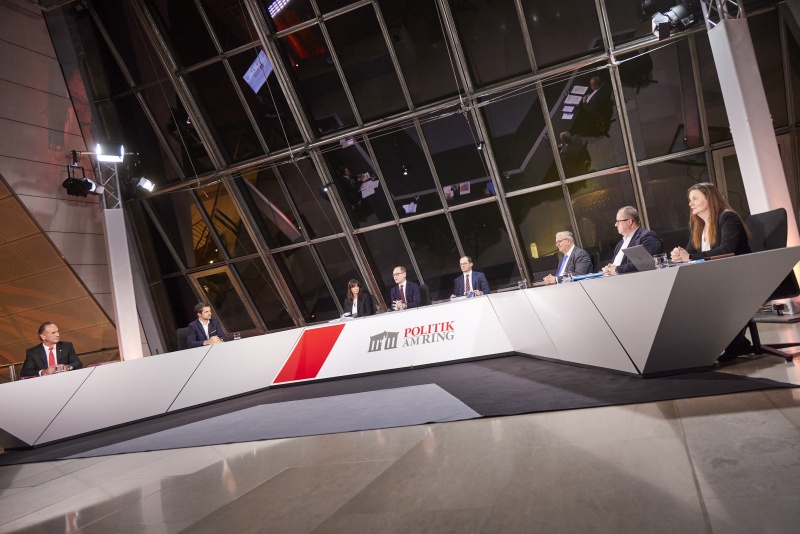 Von links: Nationalratsabgeordneter Gabriel Obernosterer (ÖVP), Nationalratsabgeordneter Jakob Schwarz (GRÜNE), Katharina Mader Arbeiterkammer Wien, Moderator Gerald Groß, Ralf Kronberger Wirtschaftskammer Österreich, Nationalratsabgeordneter Christoph Matznetter (SPÖ), Nationalratsabgeordneter Hubert Fuchs (FPÖ), Nationalratsabgeordnete Karin Doppelbauer (NEOS)