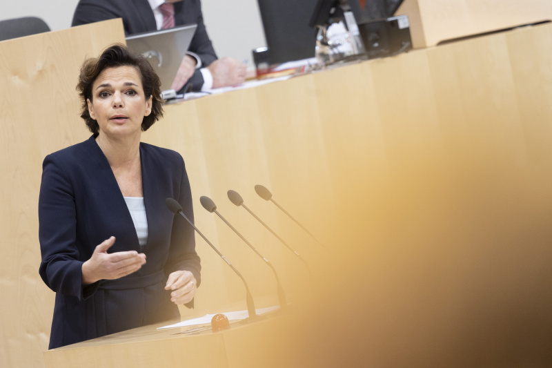 Klubofrau Pamela Rendi-Wagner (SPÖ) am Rednerpult