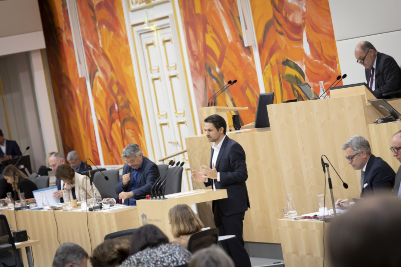 Nationalratsabgeordneter Jakob Schwarz (GRÜNE) am Rednerpult