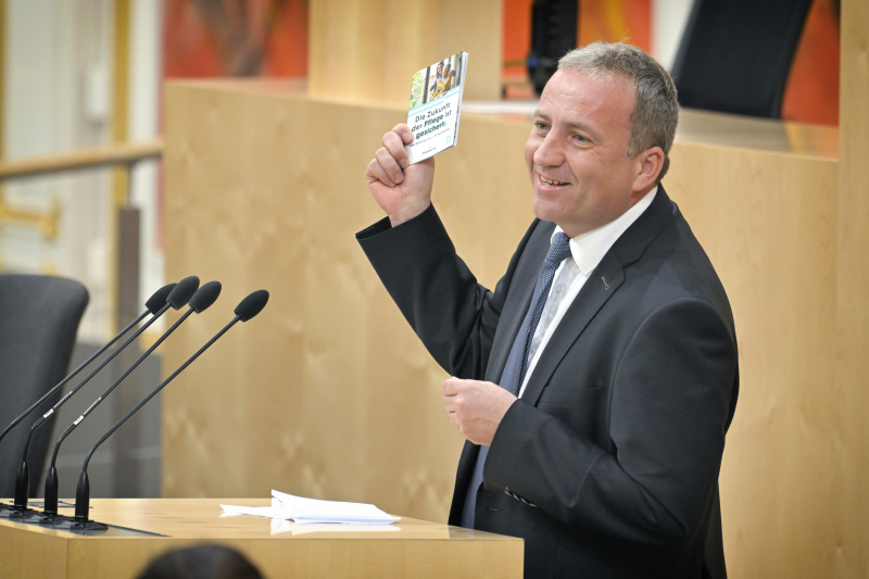 Nationalratsabgeordneter Michael Hammer (ÖVP) am Rednerpult