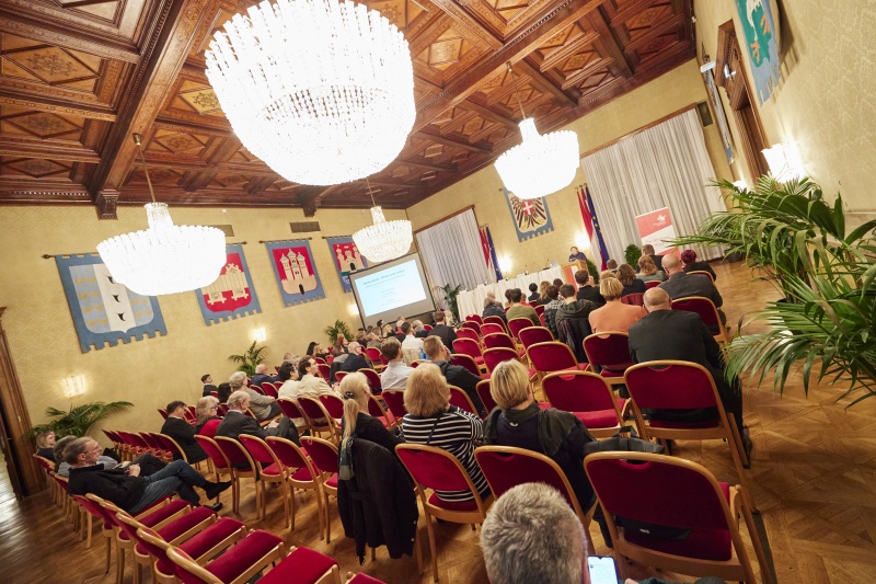 Eröffnungsworte der Bundesratspräsidentin Korinna Schumann (SPÖ)