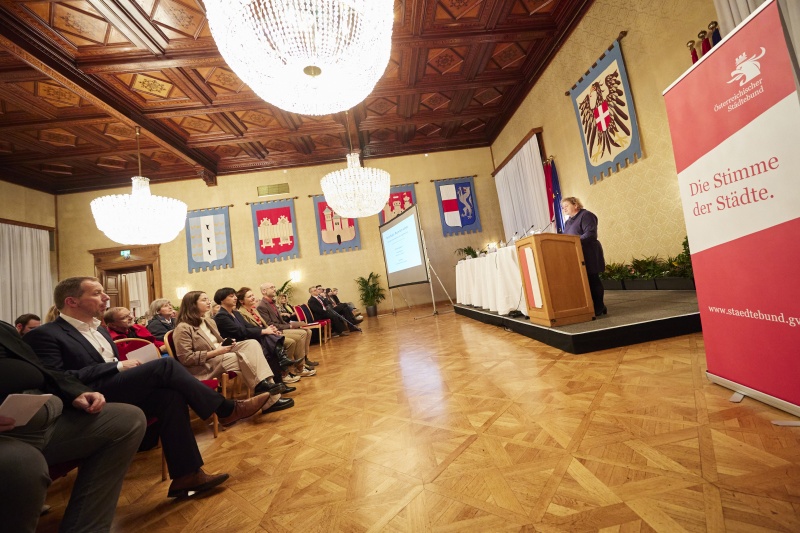 Eröffnungsworte der Bundesratspräsidentin Korinna Schumann (SPÖ)