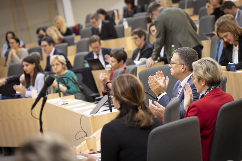 Blick in den Sitzungssaal