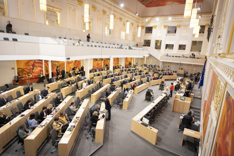 Blick in den Sitzungssaal.