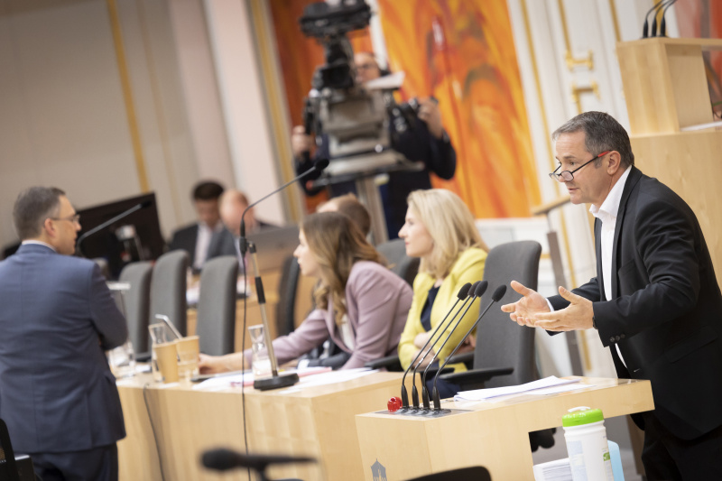 Nationalratsabgeordneter Norbert Sieber (ÖVP) am Rednerpult