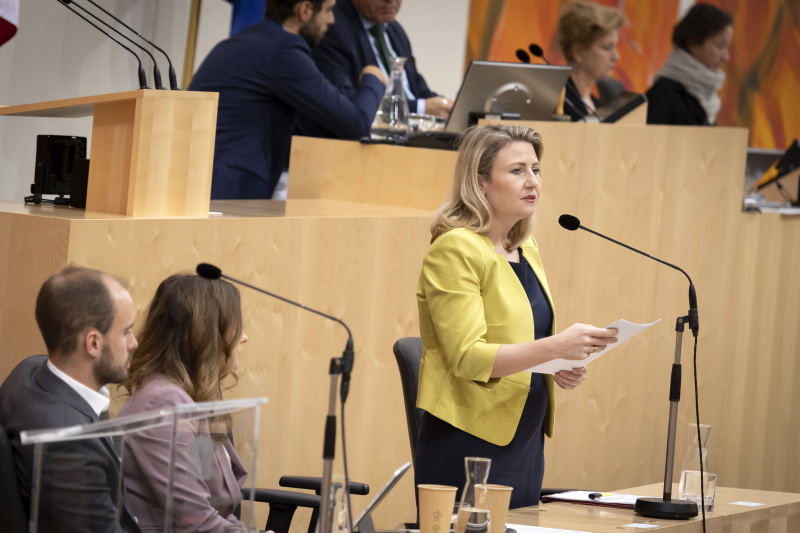 Auf der Regierungsbank Familienministerin Susanne Raab (ÖVP)