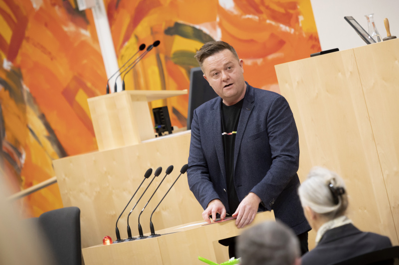 Nationalratsabgeordneter Mario Lindner (SPÖ) am Rednerpult