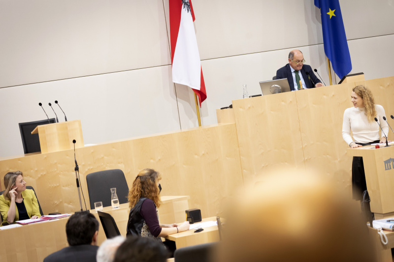 Nationalratspräsident Wolfgang Sobotka (ÖVP) am Präsidium. Nationalratsabgeordnete Johanna Jachs (ÖVP) am Rednerpult