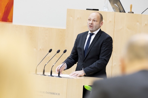Am Rednerpult Nationalratsabgeordneter Thomas Spalt (FPÖ)