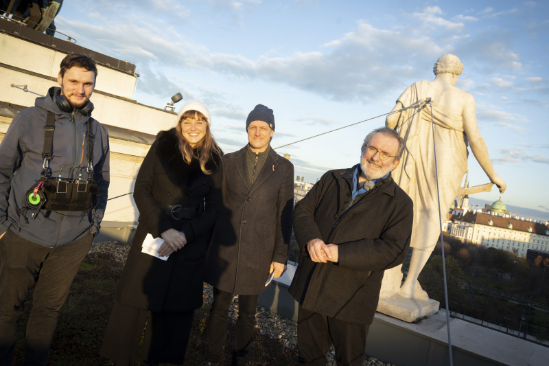 Podcastgruppenfoto, von links: Podcaster Christian Bollert, Journalistin Tatjana Lukáš, Podcastproduzent Tobias Rohe, Medienhistoriker Fritz Hausjell