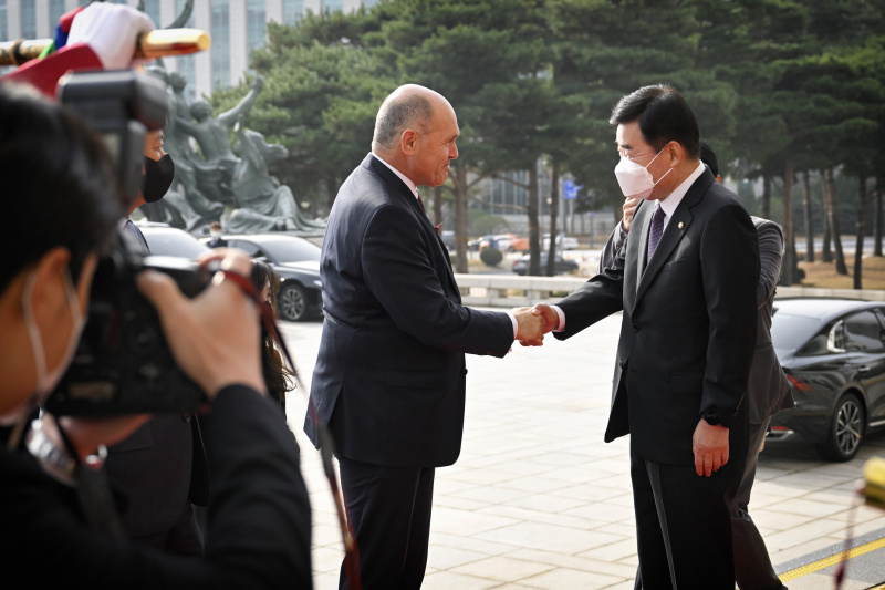 Treffen mit Parlamentspräsident Kim Jin-Pyo. Von links: Nationalratspräsident Wolfgang Sobotka (ÖVP), Parlamentspräsident Kim Jin-Pyo