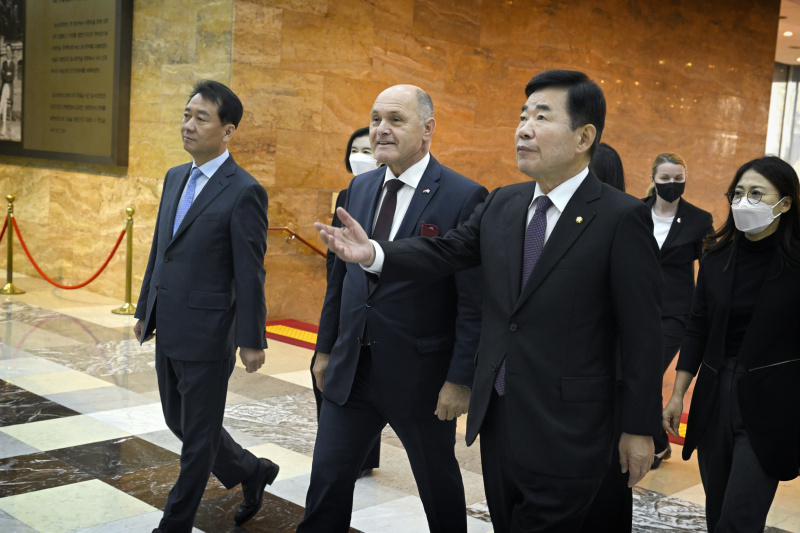 Treffen mit Parlamentspräsident Kim Jin-Pyo. Von links: Nationalratspräsident Wolfgang Sobotka (ÖVP), Parlamentspräsident Kim Jin-Pyo