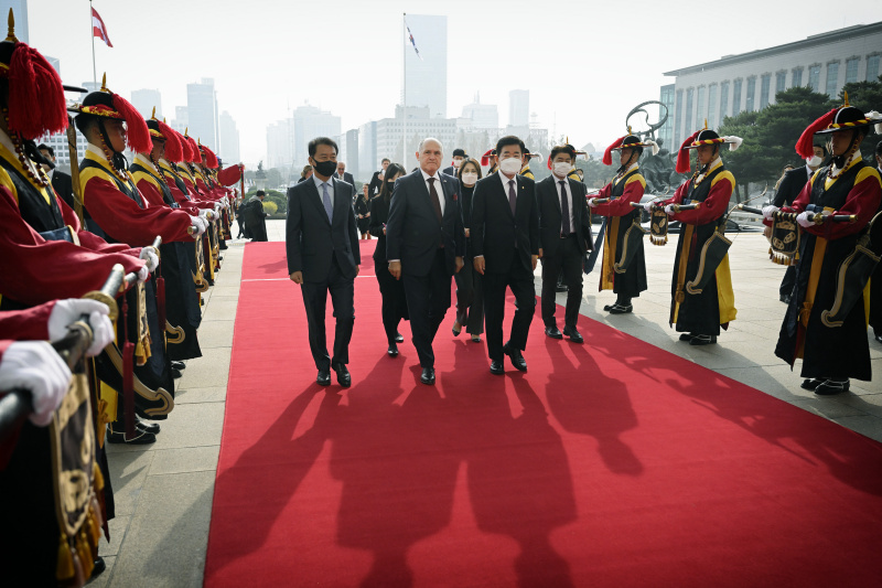 Treffen mit Parlamentspräsident Kim Jin-Pyo. Von links: Nationalratspräsident Wolfgang Sobotka (ÖVP), Parlamentspräsident Kim Jin-Pyo