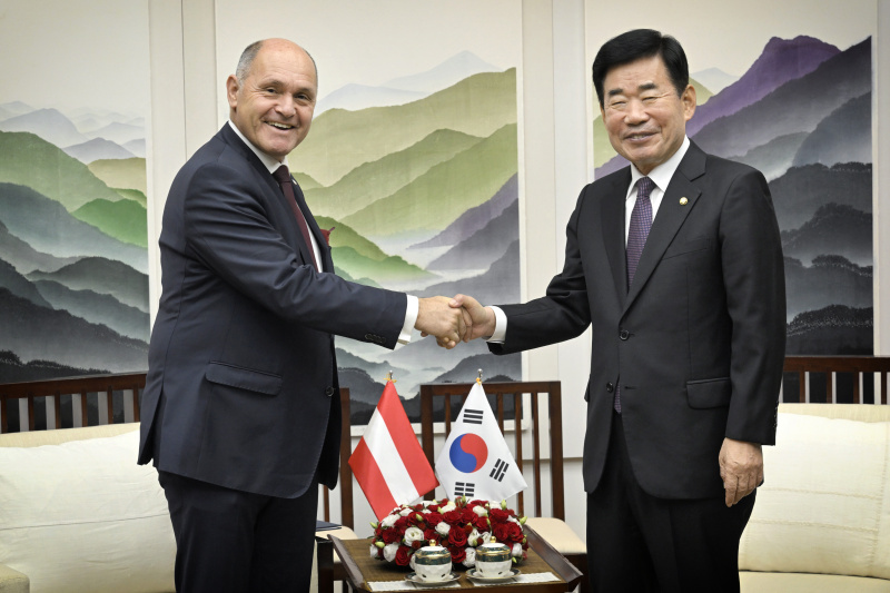 Treffen mit Parlamentspräsident Kim Jin-Pyo. Von links: Nationalratspräsident Wolfgang Sobotka (ÖVP), Parlamentspräsident Kim Jin-Pyo