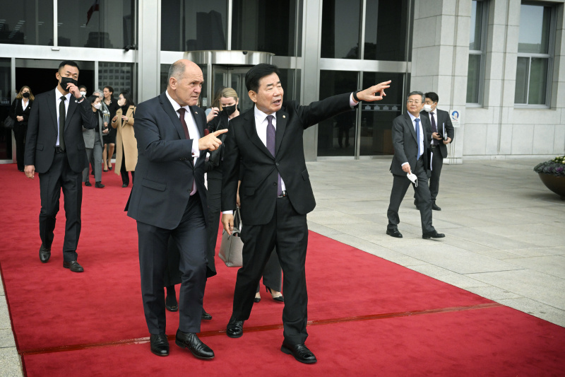Treffen mit Parlamentspräsident Kim Jin-Pyo. Von links: Nationalratspräsident Wolfgang Sobotka (ÖVP), Parlamentspräsident Kim Jin-Pyo