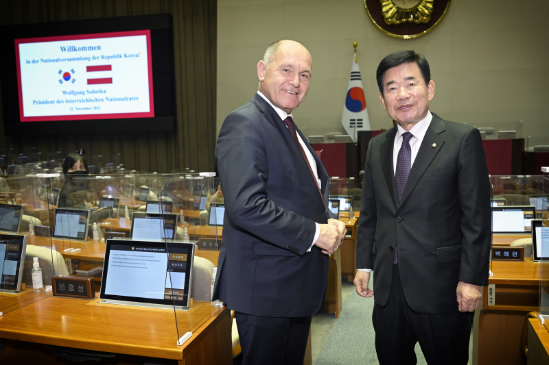 Treffen mit Parlamentspräsident Kim Jin-Pyo. Von links: Nationalratspräsident Wolfgang Sobotka (ÖVP), Parlamentspräsident Kim Jin-Pyo