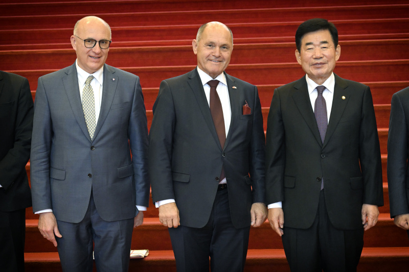 Treffen mit Parlamentspräsident Kim Jin-Pyo. Von links: Österreichischer Botschafter in Südkorea Wolfgang Angerholzer, Nationalratspräsident Wolfgang Sobotka (ÖVP), Parlamentspräsident Kim Jin-Pyo