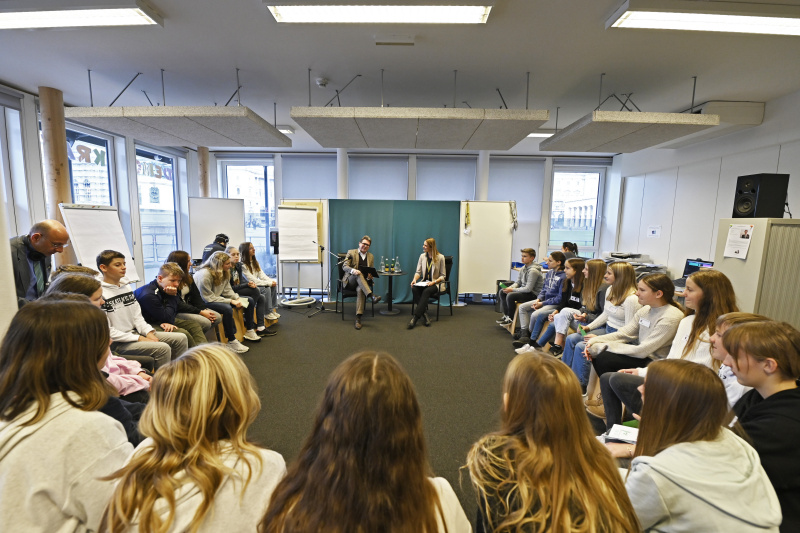 Unterrichtsminister Martin Polaschek (ÖVP) besucht einen Workshop in der Demokratiewerkstatt