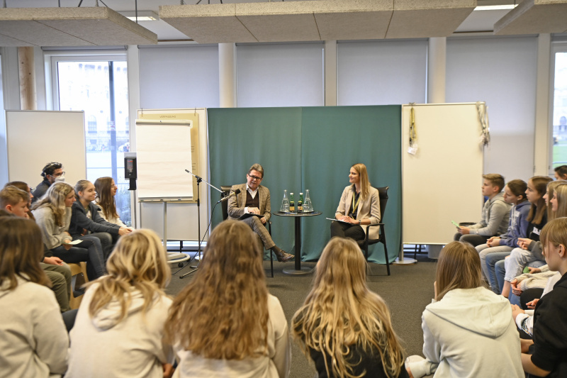 Unterrichtsminister Martin Polaschek (ÖVP) besucht einen Workshop in der Demokratiewerkstatt