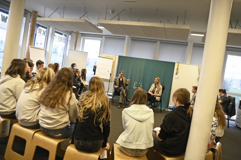 Unterrichtsminister Martin Polaschek (ÖVP) besucht einen Workshop in der Demokratiewerkstatt