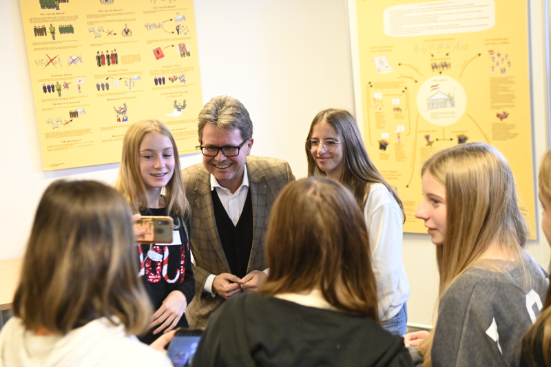 Unterrichtsminister Martin Polaschek (ÖVP) besucht einen Workshop in der Demokratiewerkstatt