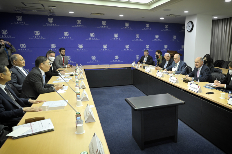 Treffen mit dem Präsidenten der Seoul National University Oh Se-Jung